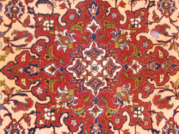 Alfombra Kashan Antigua. Medidas:  148 x 218 cm.