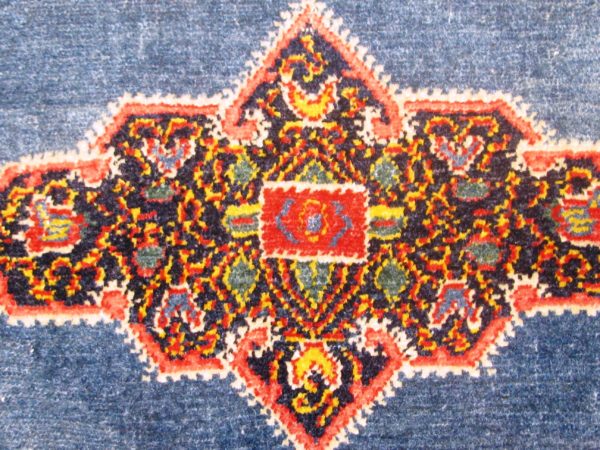 Alfombra Rusa Kazak Antigua. Medidas: 90 x 55 cm