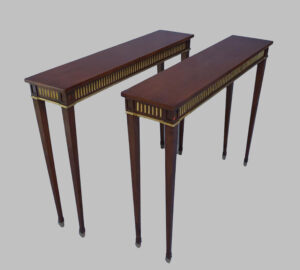 Пара консолей Людовика XVI Стиль