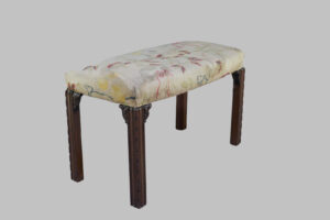 Banqueta Chippendale