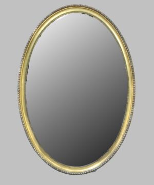 Овальное зеркало
