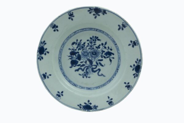 Tres Platos de Porcelana Cantón