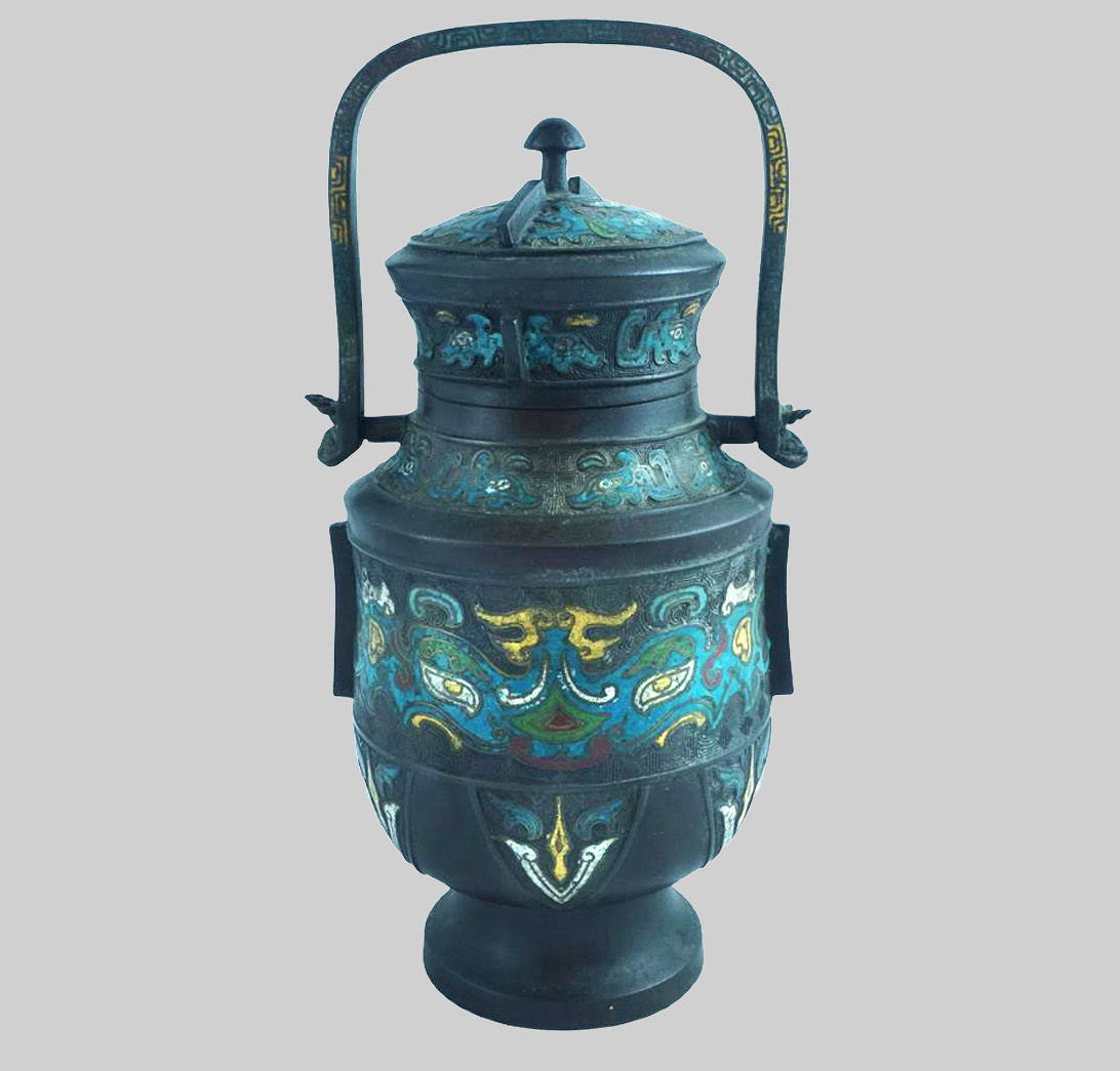 Jarrón Chino de Metal Esmaltado Cloisonné con Tapa y Asa – Siglo XVII