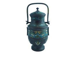 Jarrón Chino de Metal Esmaltado Cloisonné con Tapa y Asa – Siglo XVII