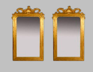 Пара елизаветинских зеркал из тонкой золотой резьбы, с изогнутым верхом. XIX век
