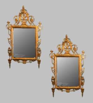 Pareja de Espejos de talla, dorados con oro fino.