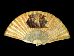 Abanico del Siglo XIX con Varilla de Marfil – Mujer en Diván, Pintura a Mano