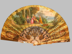 Abanico Luis XVI con Varillas de Nácar y Oro Fino – Escena de la Reina y los Súbditos, Siglo XVIII