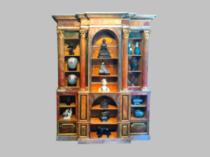 Librería Hornacina, en madera policromada.