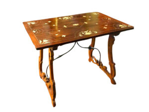 Bufete mallorquín ,sobre de nogal forrado de jacaranda y hueso.