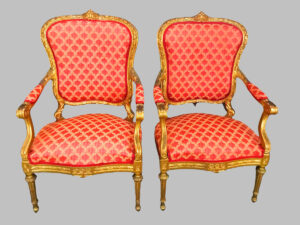 Pareja de Sillones dorados oro fino.