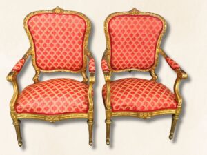 Pareja de Sillones dorados oro fino.