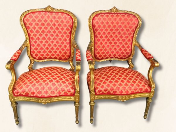 Pareja de Sillones dorados oro fino.