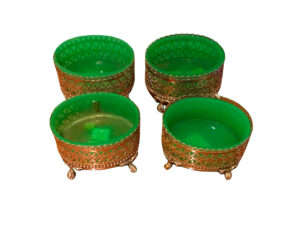 Conjunto de Cuatro Saleros de Plata y Cristal Verde