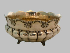 Frutero Circular de Plata Española con Cuatro Pies