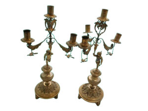 Pareja de Candelabros de Plata con Ángeles