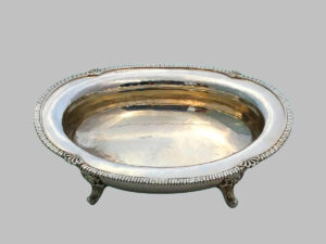 Frutero Ovalado de Plata con Cuatro Pies