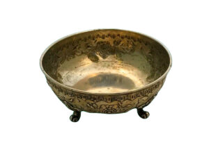 Frutero de Plata Redondo con Cuatro Pies de Garra