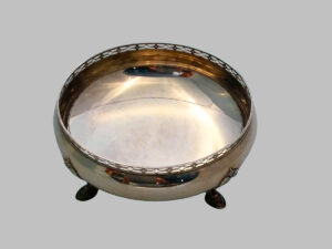 Frutero de Plata con Cuatro Pies de Garra