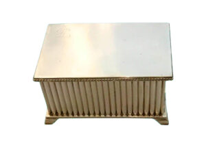 Caja de Plata con Pies y Estriado