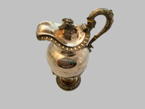 Jarra de Plata con Decoración Floral