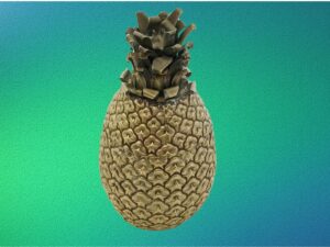 Cubitera en forma de Piña y pinzas en su interior.