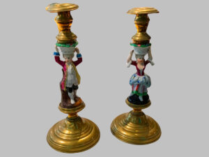 2 Candelabros de Latón y Porcelana italiana.