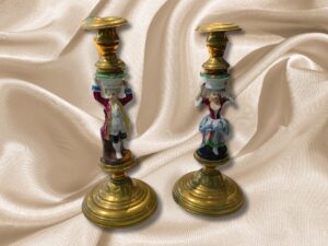 2 Candelabros de Latón y Porcelana italiana.
