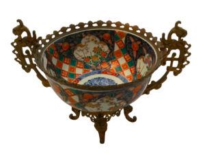 Frutero de Porcelana Japonesa sobre Base de Bronce Dorado – Siglo XVIII