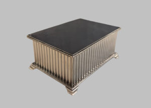 Caja de Plata con Pies y Estriado