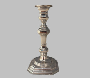 Candelero de Plata con Base Octogonal y Recogecera