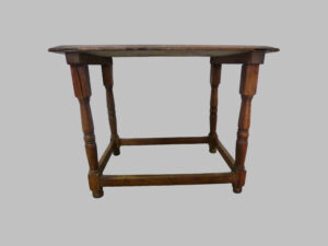 Mesa Baja Bufet de Nogal Siglo XVII