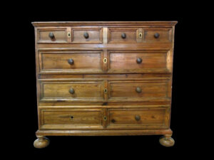 Cómoda Luis XIII de Pino Norte – Siglo XVII
