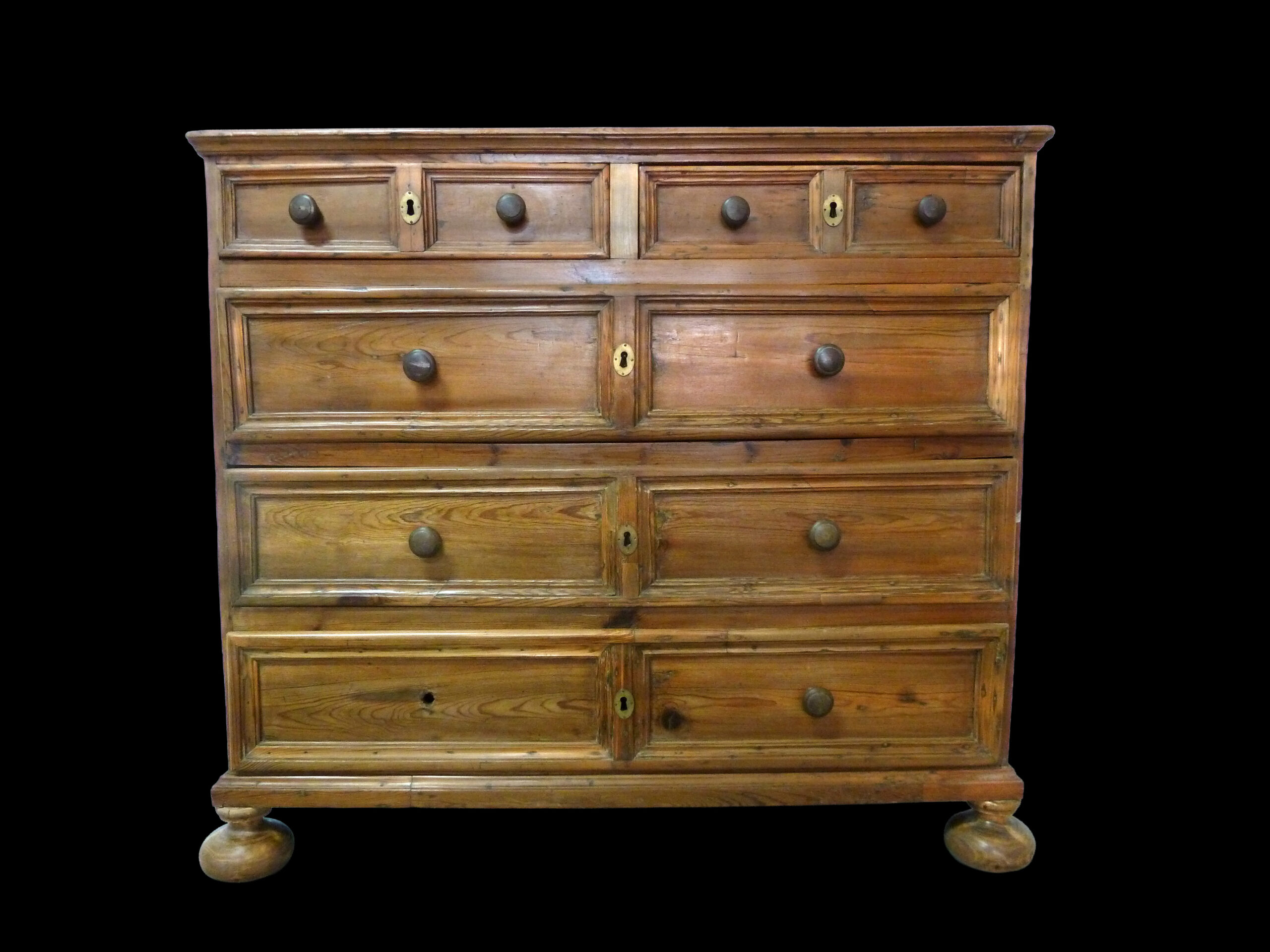 Cómoda Luis XIII de Pino Norte – Siglo XVII