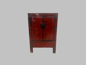 Cómoda China Lacada en Rojo – Siglo XVIII