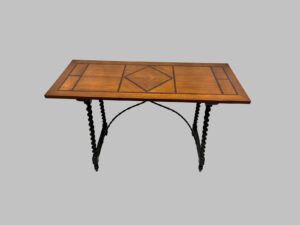 Mesa con Pies Torneados Salomónicos – Siglo XIX