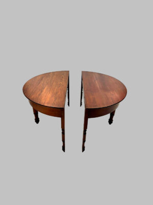 Mesa de Comedor de Caoba con Dos Medias Lunas – Estilo Isabelino, Siglo XIX