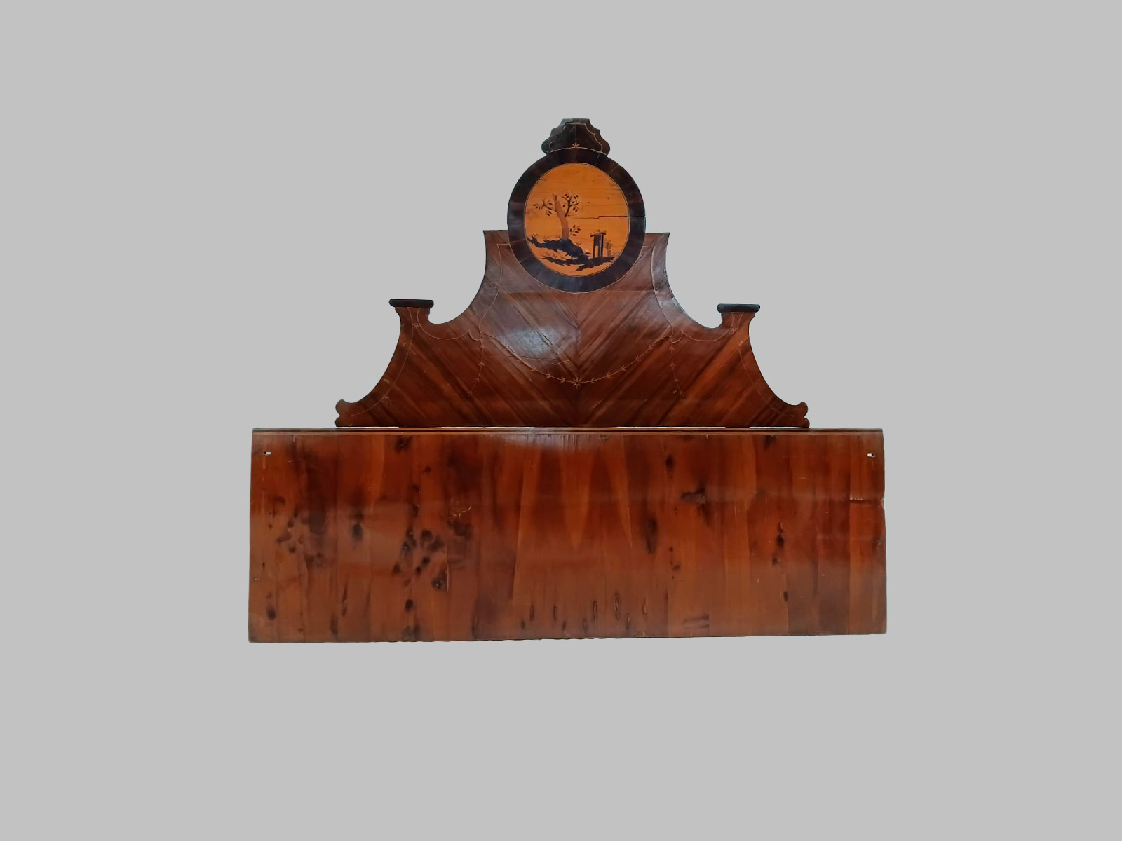 Cabezal de Cama de Nogal – Estilo Carlos IV, Siglo XVIII