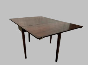 Mesa de Comedor con Alas Largas de Caoba – Estilo Regency, c. 1800