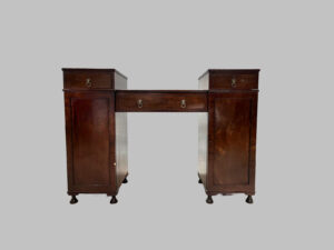 Aparador Georgiano de Caoba – Tres Cuerpos, Siglo XVIII