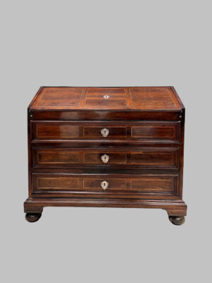 Buró de Sacristía en Jacarandá con Filetes de Hueso – Siglo XVII