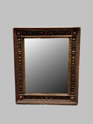 Espejo Inglés con Marco Tallado y Fondo Verde – Siglo XVIII