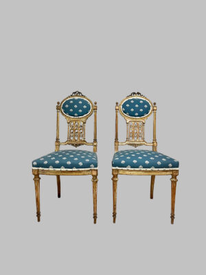 Pareja de Sillas Luis XVI Lacadas y Doradas con Tapicería – Siglo XVIII