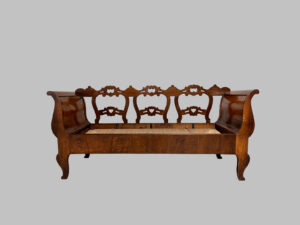 Sofá Isabelino de Caoba con Respaldo