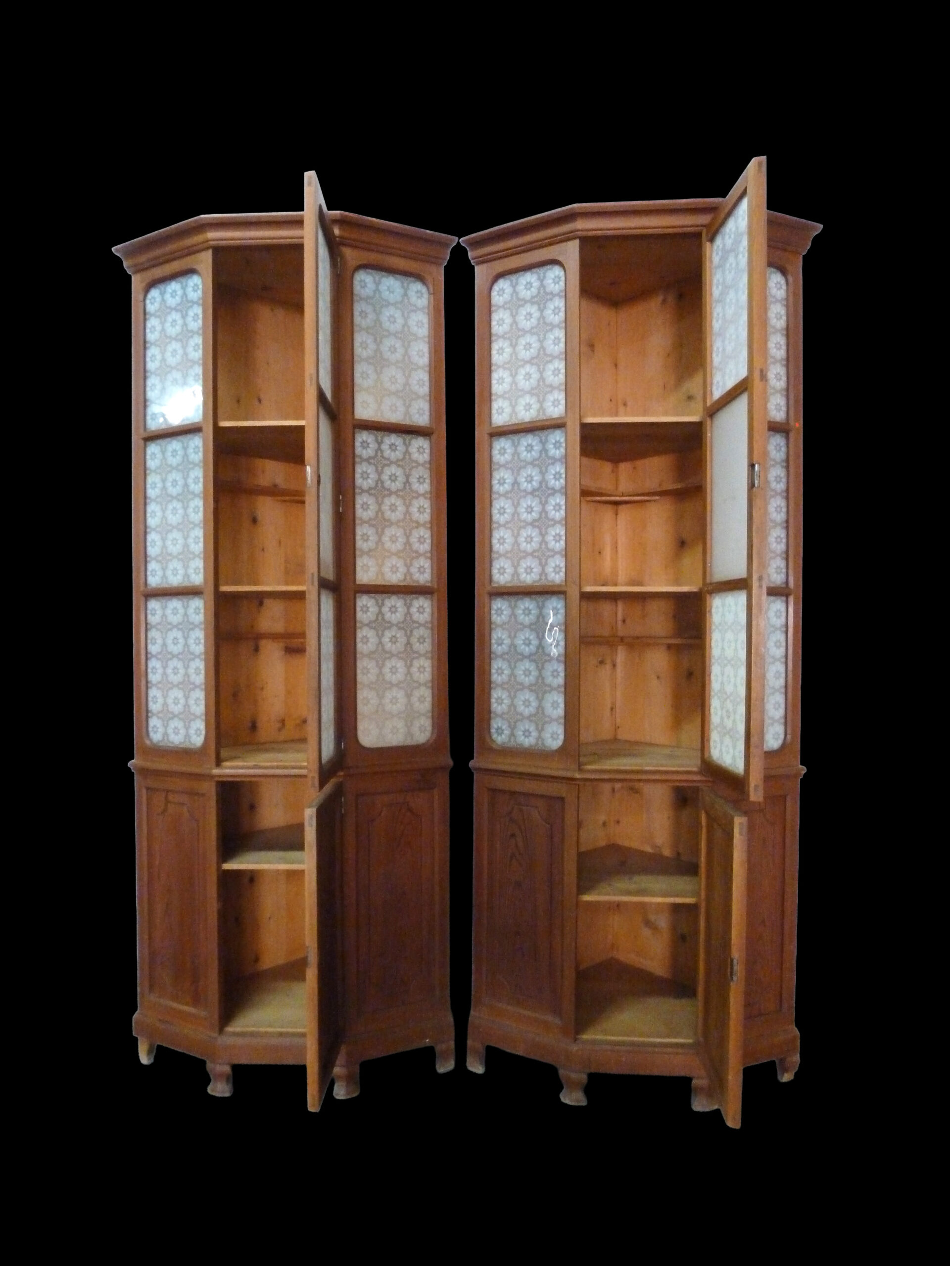 Pareja de Vitrinas Rinconeras de Pino Norte – Siglo XIX — изображение 2