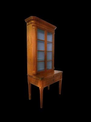 Vitrina con Base Abatible en Pino Norte – Siglo XVIII