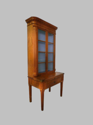 Vitrina con Base Abatible en Pino Norte – Siglo XVIII