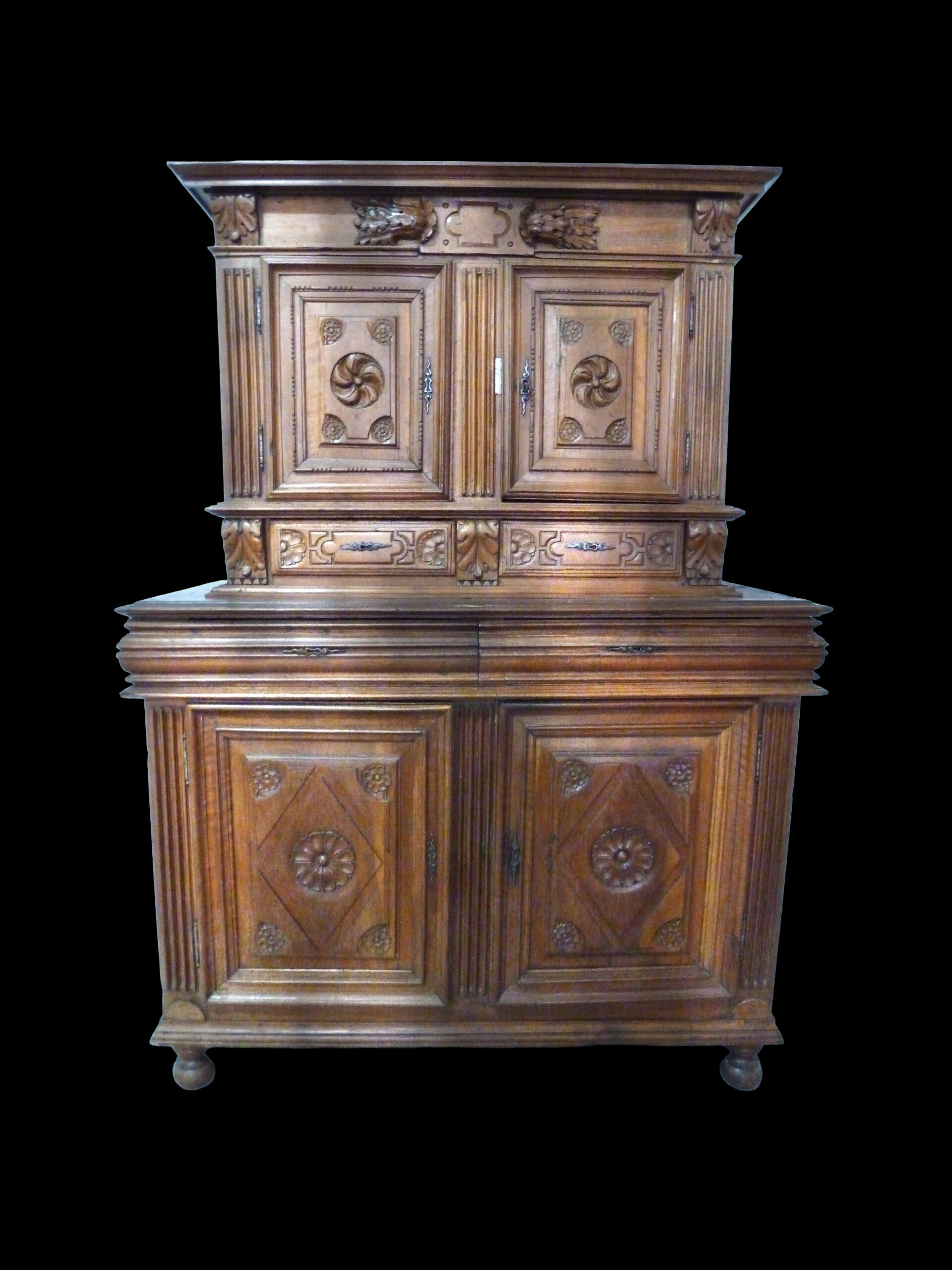 Aparador Francés de Nogal – Siglo XVII