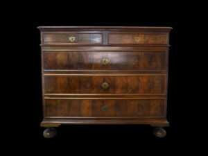 Cómoda Luis XIII de Sacristía en Nogal – Siglo XVII