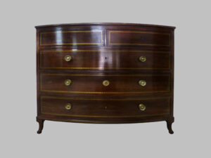 Cómoda Abombada Menorquina con Incrustaciones de Latón